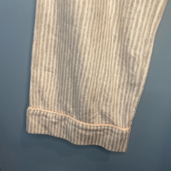 Simply Vera Vera Wang Cream and Beige 2 Piece Striped Pajama Set Size Medium NWT - Picture 6 of 8